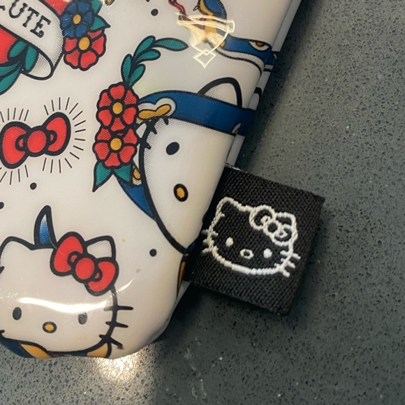 Loungefly Hello Kitty zipper pouch - Picture 5 of 7